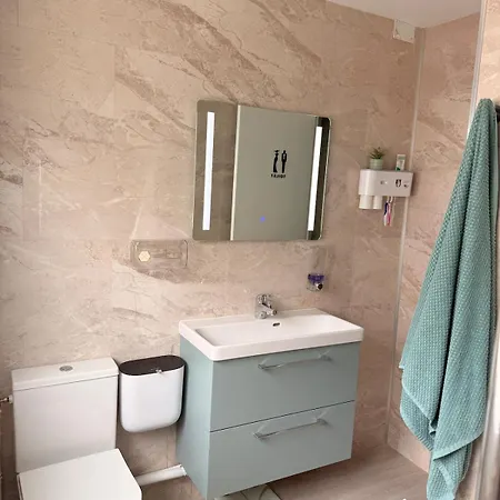 Room, 7 Min From Downtown Remeš