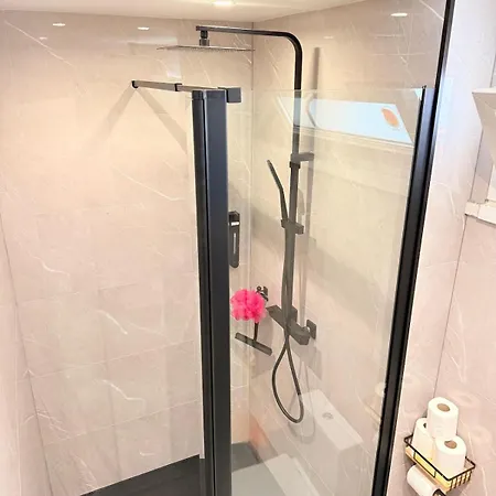Room, 7 Min From Downtown