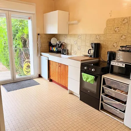 Room, 7 Min From Downtown Remeš