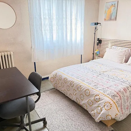 Room, 7 Min From Downtown Ubytování v soukromí Remeš