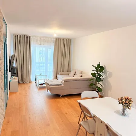 Room, 7 Min From Downtown